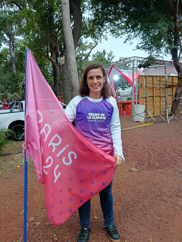 flamme olympique drapeau du département de La Réunion