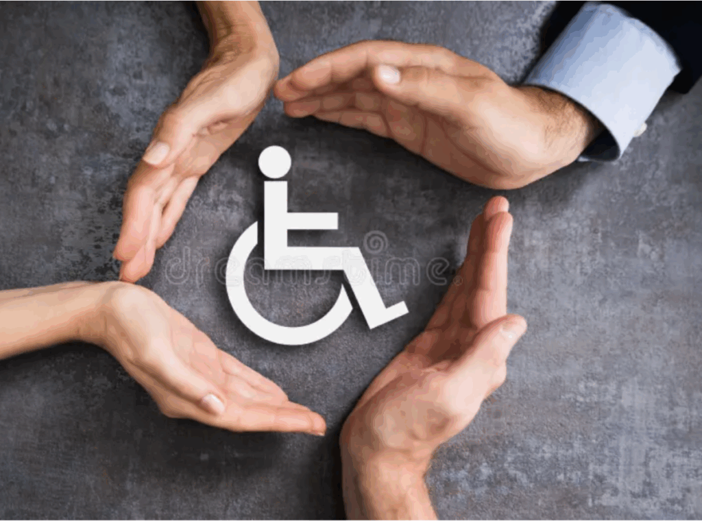 Symbole fauteuil roulant blanc entouré par plusieurs mains formant un cercle de protection, sur fond gris.