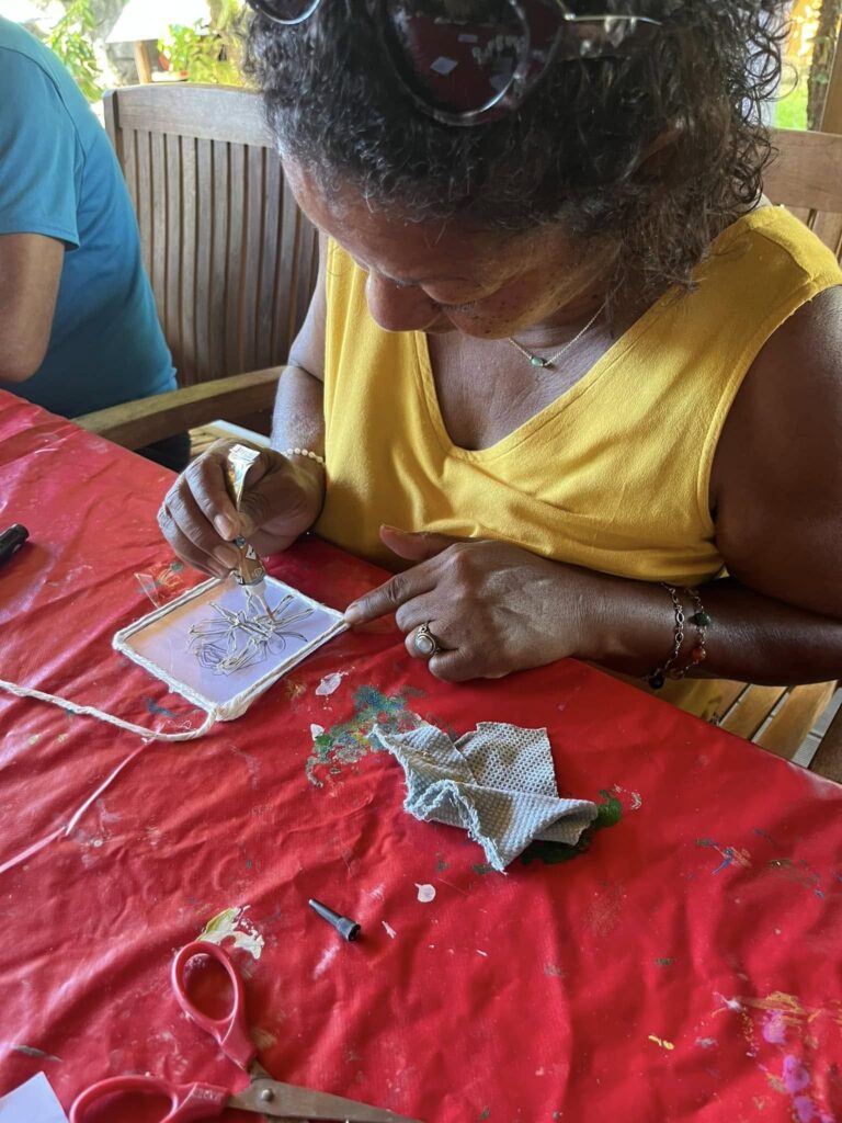 Personne réalisant une activité manuelle.